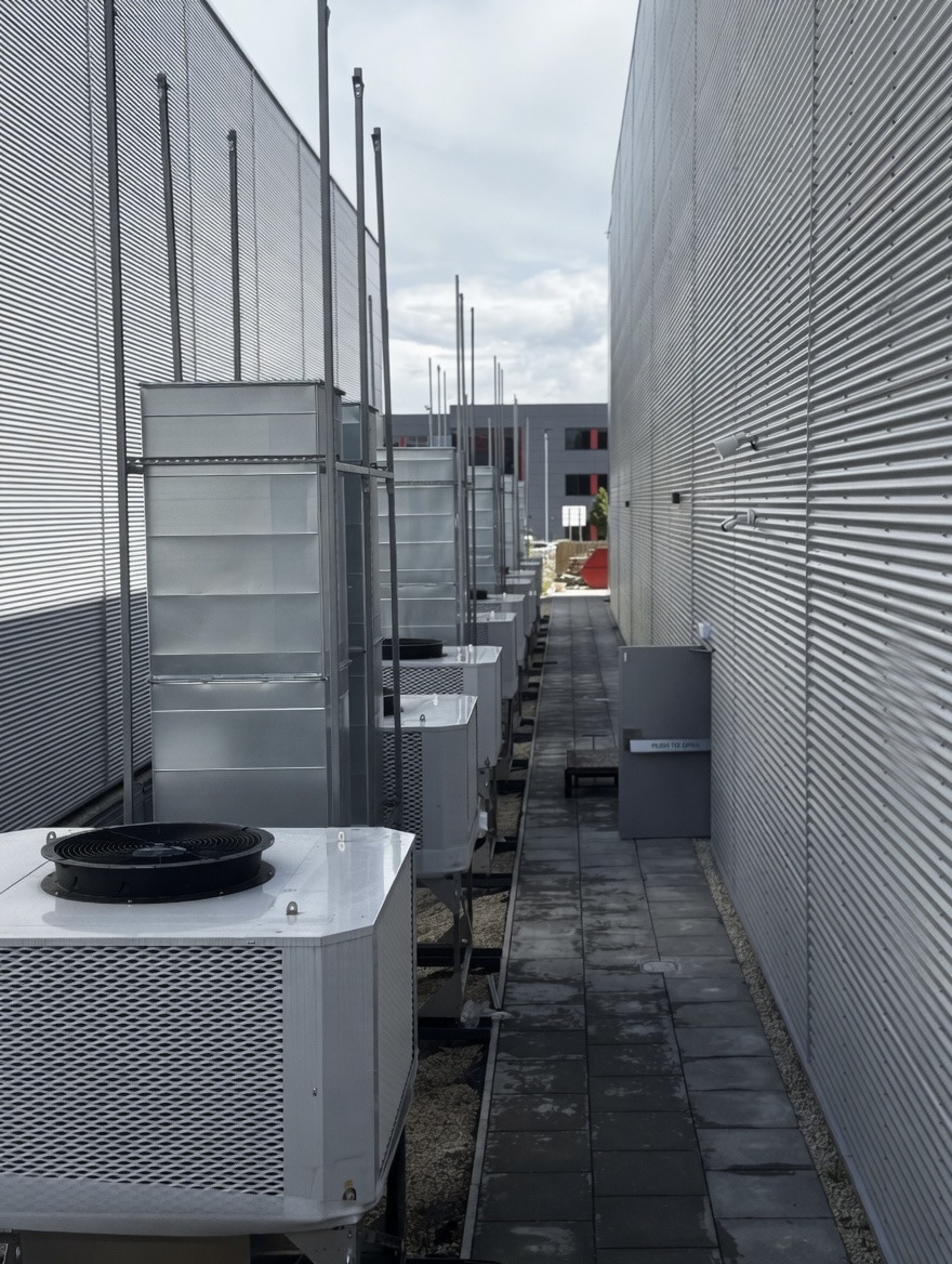 Commercial kitchen extraction system